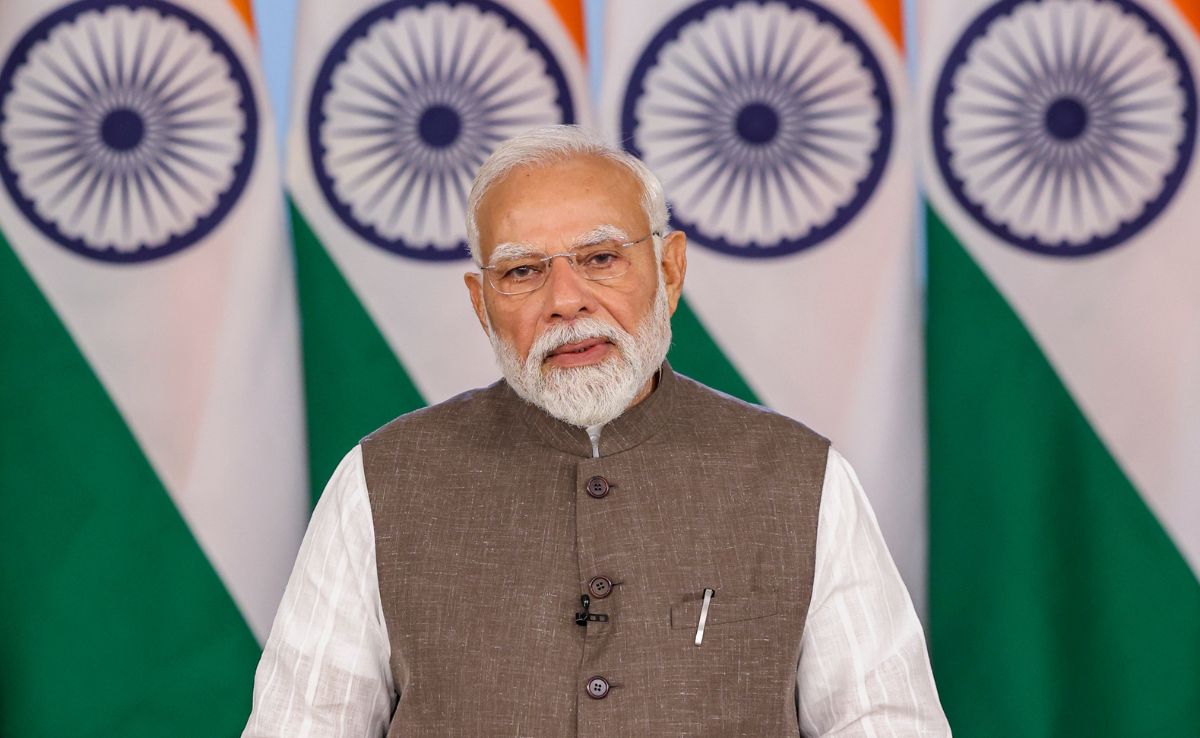Rojgar Mela 2025: बेरोजगार युवाओं को बड़ा तोहफा; PM मोदी के हाथों 51 हजार से ज्यादा नियुक्ति पत्र