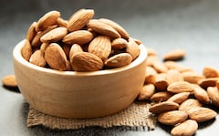 What Happens When You Eat Soaked Almonds Every Day For A Month