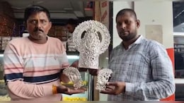 Khatu Shyam: खाटू श्&zwj;याम ने अपने भक्&zwj;त की अरदास की पूरी, चढ़ाया सवा क&zwj;िलो चांदी का मुकुट और कुंडल &nbsp;