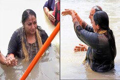 Delhi CM Rekha Gupta Along With Her family Take Holy Dip At Har Ki Pauri In Haridwar Delhi CM Rekha Gupta Along With Her family Take Holy Dip At Har Ki Pauri In Haridwar