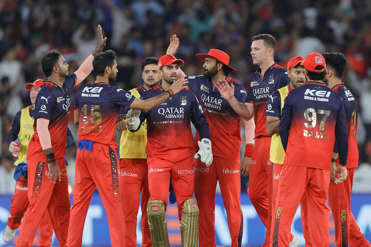 Kohli Snubs Two-Time IPL Winner From His All-Time RCB XI. Starc Included