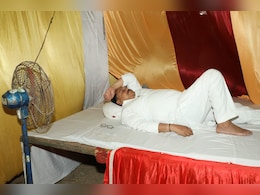 न AC, न कूलर ! 35 डिग्री टेंपरेचर में MP के ऊर्जा मंत्री तोमर टेंट में गुजार रहे हैं रात, कहा- 1 महीने तक ऐसा ही करूंगा