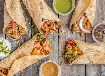 Always On The Go? Try These 6 Protein-Packed Lunches You Can Eat With One Hand Always On The Go? Try These 6 Protein-Packed Lunches You Can Eat With One Hand