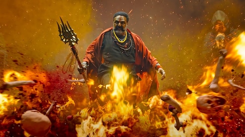 65 साल के इस एक्शन हीरो ने स्टेज पर हीरोइन की बात पर दिया ऐसा रिएक्शन, वीडियो देख कहेंगे 'ओवरएक्टिंग की दुकान'