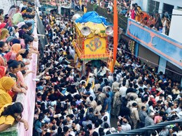 Manora Dham: मनोरा धाम में उमड़ा आस्था का सागर, भगवान जगदीश स्वामी के दर्शन को पहुंचे लाखों श्रद्धालु