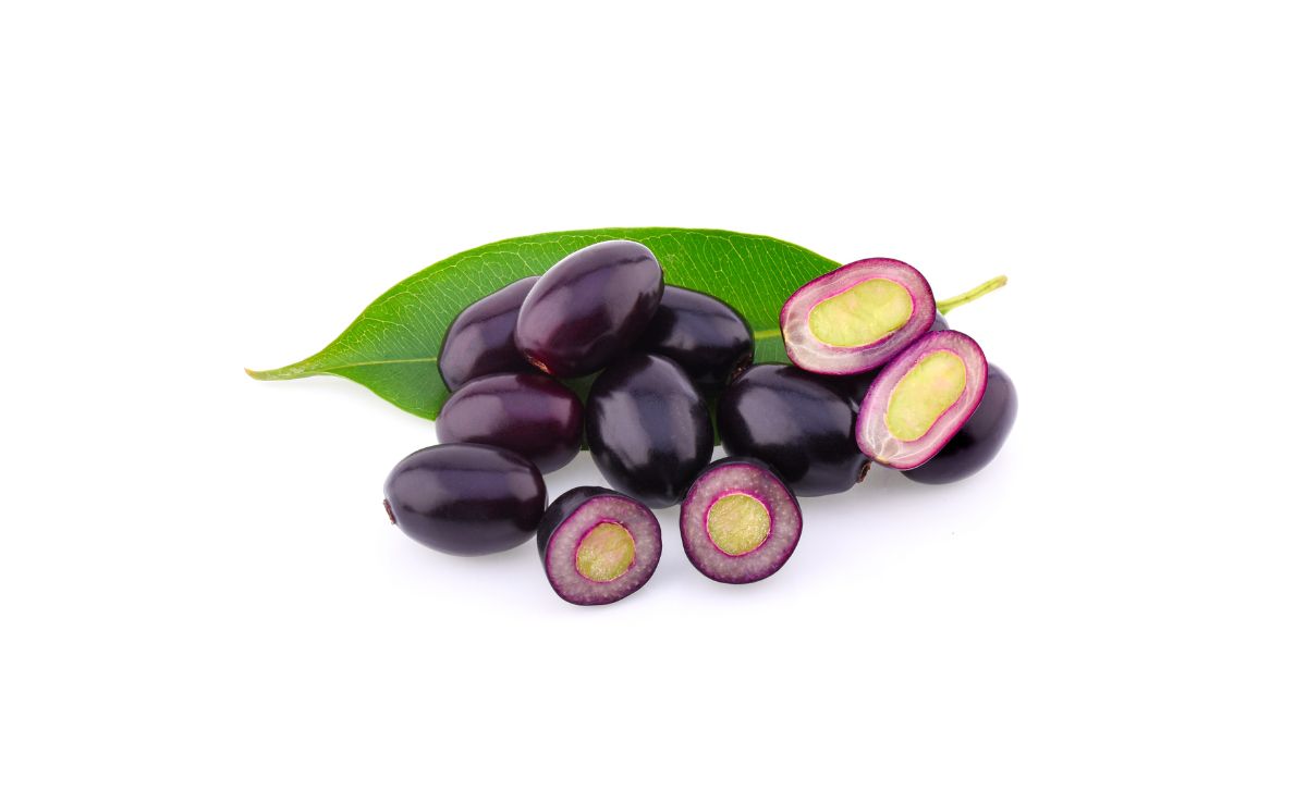Jamun helps detoxify the liver and kidneys by flushing out toxins