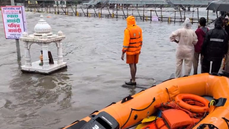Pune Palkhi Heavy Rain : पुण्यात तुफान पाऊस, इंद्रायणी खवळली, वारकऱ्यांची मोठी गर्दी; प्रशासनापुढे मोठं आव्हान