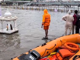 Pune Palkhi Heavy Rain : पुण्यात तुफान पाऊस, इंद्रायणी खवळली, वारकऱ्यांची मोठी गर्दी; प्रशासनापुढे मोठं आव्हान Pune Palkhi Heavy Rain : पुण्यात तुफान पाऊस, इंद्रायणी खवळली, वारकऱ्यांची मोठी गर्दी; प्रशासनापुढे मोठं आव्हान