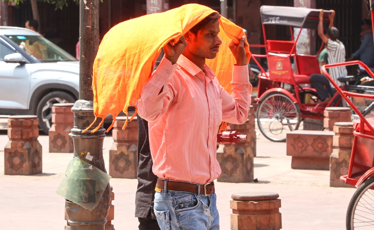 Warm Spell Grips Delhi As City Sizzles At 34.3 Degrees Celsius