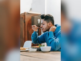 नशे की हालत में निगल गया चम्मच, 6 महीने बाद पेट से निकला 15 सेमी लंबा कॉफी स्पून