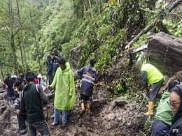 Over 100 Stranded Tourists Evacuated Safely From North Sikkim Over 100 Stranded Tourists Evacuated Safely From North Sikkim