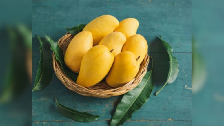 हर किसी के लिए नहीं है आम, जानिए किन बीमारियों में करना चाहिए परहेज