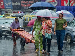 चिलचिलाती धूप और उमस भरी गर्मी से राहत, दिल्ली में अगले कुछ दिन जमकर बरसेंगे बदरा चिलचिलाती धूप और उमस भरी गर्मी से राहत, दिल्ली में अगले कुछ दिन जमकर बरसेंगे बदरा