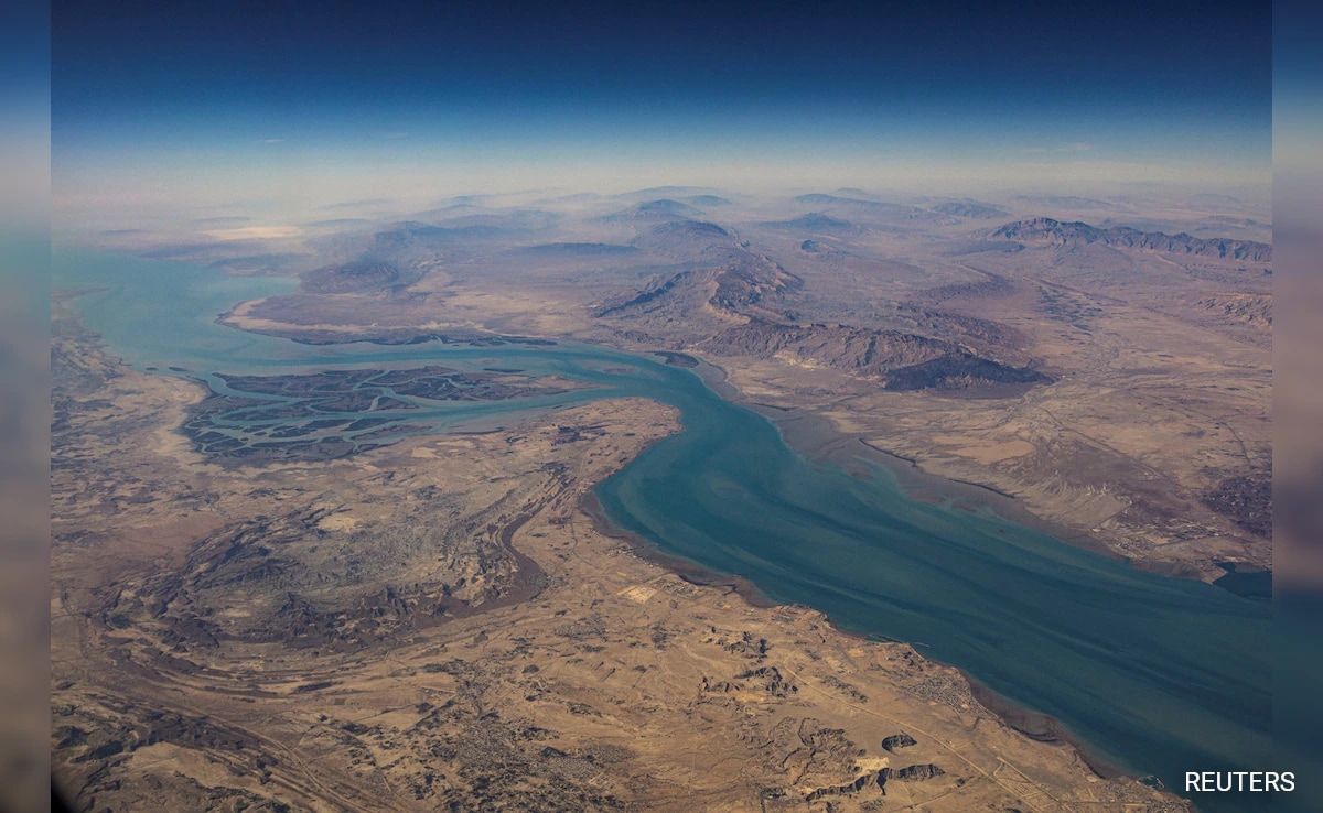 Vessels Near Strait Of Hormuz Transmit Unusual Messages To Prevent Attacks