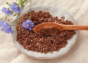 Women, Here's Why You Should Add 1 Tablespoon Of Flaxseeds In Your Daily Diet Women, Here's Why You Should Add 1 Tablespoon Of Flaxseeds In Your Daily Diet