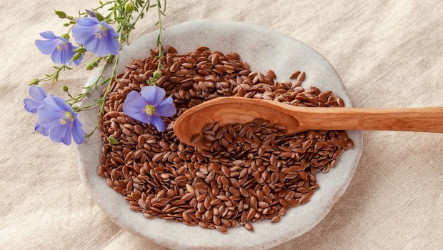 Women, Here's Why You Should Add 1 Tablespoon Of Flaxseeds In Your Daily Diet