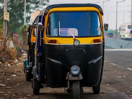 OLA, Uber ची 15 जुलैला झोप उडणार? रिक्षा चालक संघटना मोठं पाऊल उचलण्याच्या तयारी OLA, Uber ची 15 जुलैला झोप उडणार? रिक्षा चालक संघटना मोठं पाऊल उचलण्याच्या तयारी