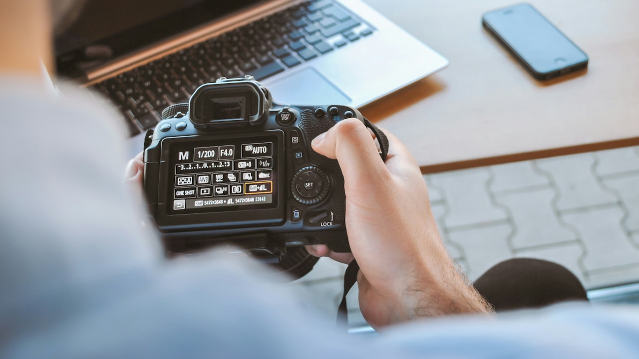 Is a DSLR Still Worth It in the Age of Smartphone Cameras? Find Out Before You Buy