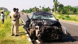 Shine Tom Chacko : दाक्षिणात्य चित्रपटातील प्रसिद्ध अभिनेत्याच्या कारला भीषण अपघात; रुग्णालयात जाताना वडिलांचा मृत्यू