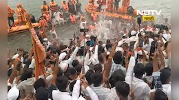 Pandharpur Wari 2025: संत ज्ञानेश्वर माऊलींच्या पादुकांचं नीरा स्नान, वारकऱ्यांची तुडूंब गर्दी