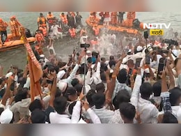 Pandharpur Wari 2025: संत ज्ञानेश्वर माऊलींच्या पादुकांचं नीरा स्नान, वारकऱ्यांची तुडूंब गर्दी Pandharpur Wari 2025: संत ज्ञानेश्वर माऊलींच्या पादुकांचं नीरा स्नान, वारकऱ्यांची तुडूंब गर्दी