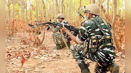 Chhattisgarh News: नक्षलविरोधी मोहिमेला मोठे यश! 23 लाखांचे बक्षीस असलेल्या 13 नक्षलवाद्यांचे आत्मसमर्पण