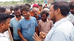 कौन है&nbsp;PDS का घोटालेबाज?&nbsp;कंट्रोल से अनाज क्यों हो रहा गायब; ग्रामीणों ने किया हंगामा