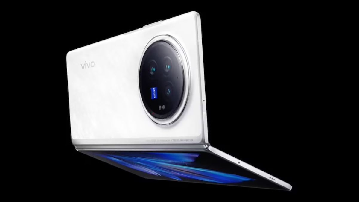 Vivo X Fold 5 im Vergleich zum iPhone 16 Pro Max; soll im gefalteten Zustand nur geringfügig dicker sein