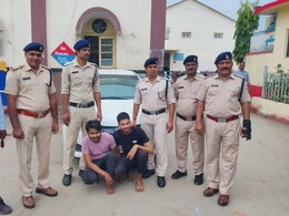 Satna News: जिन आरोपियों को ढूंढ रही थी पांच राज्यों की पुलिस, वो AC Car में Jungle Safari करते मिले Satna News: जिन आरोपियों को ढूंढ रही थी पांच राज्यों की पुलिस, वो AC Car में Jungle Safari करते मिले