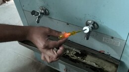 Udaipur: उदयपुर के RNT मेडिकल कॉलेज में लगे वाटर कूलर में फिर आया करंट, प्रशासन की खुली पोल