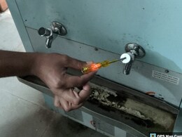 Udaipur: उदयपुर के RNT मेडिकल कॉलेज में लगे वाटर कूलर में फिर आया करंट, प्रशासन की खुली पोल Udaipur: उदयपुर के RNT मेडिकल कॉलेज में लगे वाटर कूलर में फिर आया करंट, प्रशासन की खुली पोल