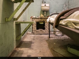 Brazil Prisoner's Desperate Escape Attempt Leaves Him Stuck In Prison Wall Brazil Prisoner's Desperate Escape Attempt Leaves Him Stuck In Prison Wall