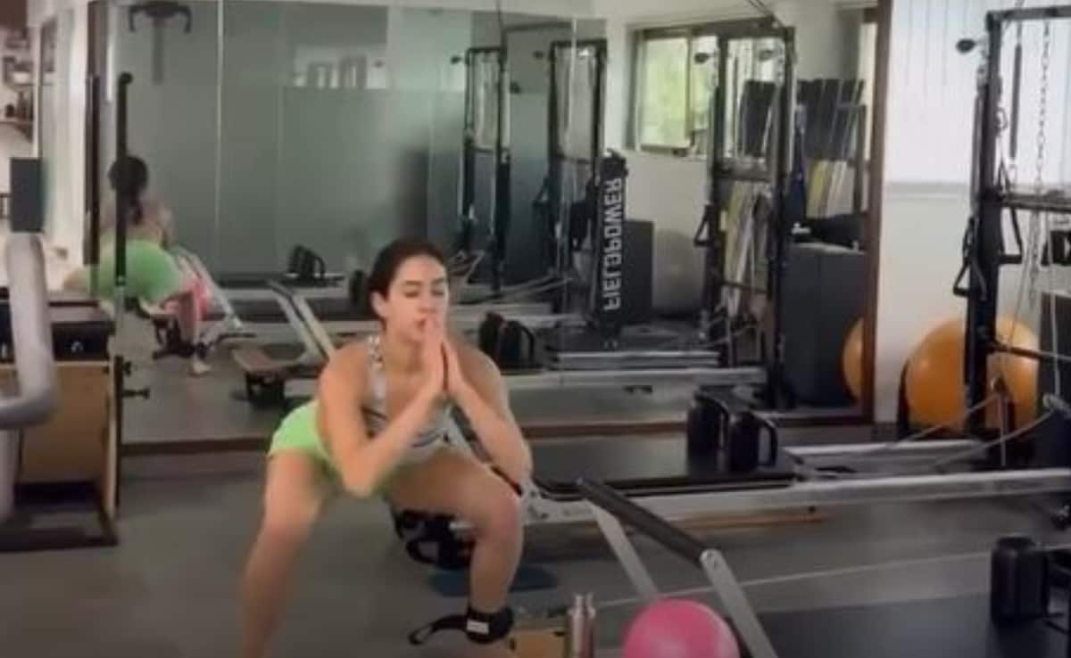 Sara Alia Khan does lateral jump squats. Photo: Instagram/saraalikhan95 Sara Alia Khan does lateral jump squats. Photo: Instagram/saraalikhan95