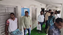 धार में ट्रांसफर लिस्ट पर बवाल, जरूरी शिक्षक हटाए गए; रिटायर्ड और दिव्यांग कर्मचारियों का भी तबादला
