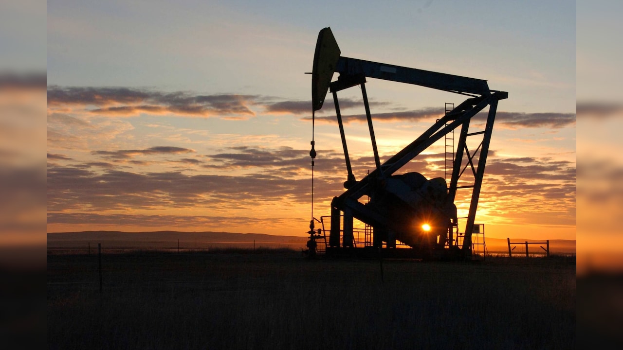 Oil Falls 8% This Week: Brent Crude Below $87 As Iran, Oman Seek Hormuz Shipping Deal