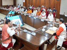 कर्नल सोफिया पर विवादित बयान देने के बाद; विजय शाह पहली बार कैबिनेट मीटिंग में हुए शामिल, देखिए वीडियो कर्नल सोफिया पर विवादित बयान देने के बाद; विजय शाह पहली बार कैबिनेट मीटिंग में हुए शामिल, देखिए वीडियो