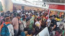 Khatu Shyam Mandir: ट्रेन से खाटू श्याम जानें का प्लान? पहले देख लें रींगस जंक्शन पर उमड़ी भारी भीड़ की ये तस्वीर
