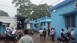 Baloda Bazar News: पहले सरपंच पर किया टांगी से हमला, फिर खुद ही खा लिया जहर! जानें - पूरा मामला