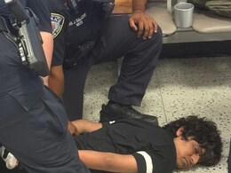 अमेरिकेत भारतीय विद्यार्थ्यासोबत अमानवीय वागणूक, नेवार्क विमानतळावरील धक्कादायक Video