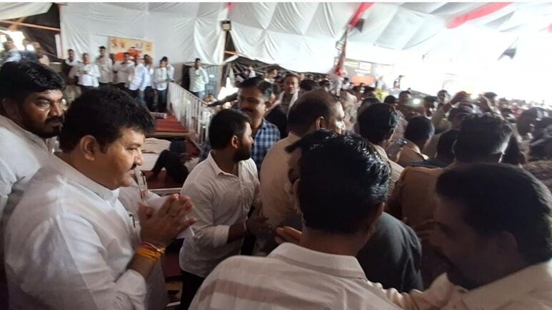 Bachchu Kadu Protest : बच्चू कडू आणि सरकारची बोलणी फिस्कटली, संजय राठोड यांच्यासमोर काय घडलं?
