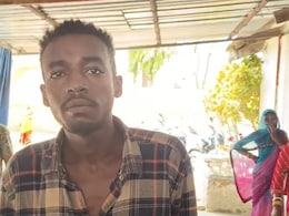 फर्राटेदार अंग्रेज़ी, वेल्डिंग की दुकान पर काम... जानें क्यों सूडान का युवक बिहार के सीतामढ़ी में हुआ गिरफ्तार फर्राटेदार अंग्रेज़ी, वेल्डिंग की दुकान पर काम... जानें क्यों सूडान का युवक बिहार के सीतामढ़ी में हुआ गिरफ्तार