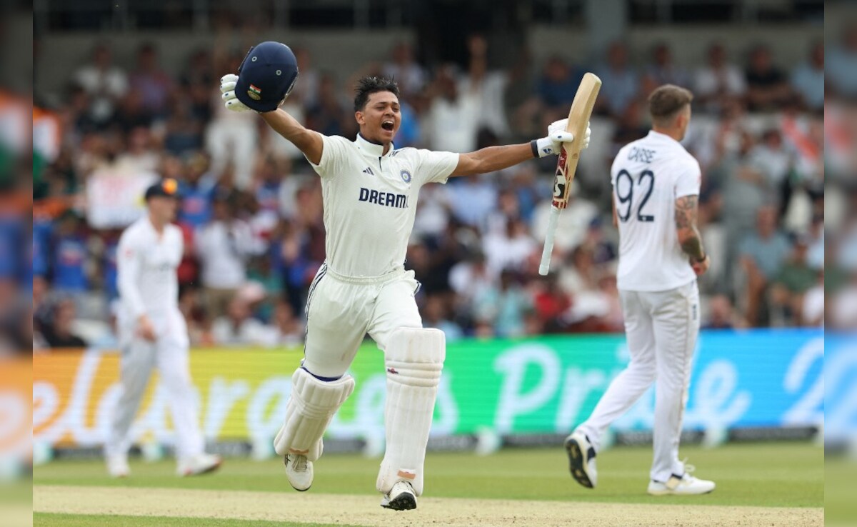 IND vs ENG: यशस्वी जायसवाल ने रचा इतिहास, सुनील गावस्कर का महारिकॉर्ड तोड़  विश्व क्रिकेट में मचाई खलबली | Yashasvi Jaiswal record Fastest to 2,000  runs by Indian Opener in Test ...