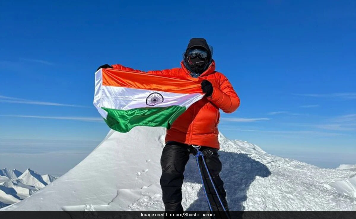 Ню Делхи Депутатът от Конгреса Шаши Тарур в сряда поиска