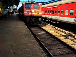 रेल का सफर: शिकायतों का पहाड़, राहत अब भी दूर