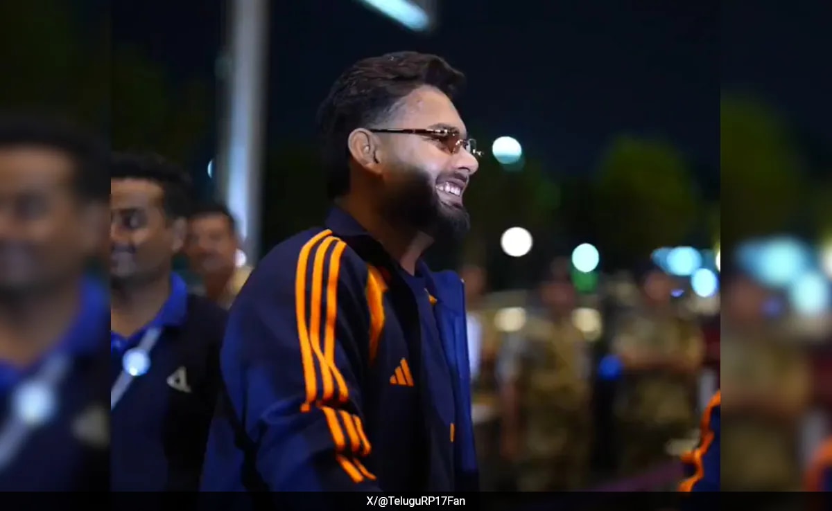 "Garden <i>Ki Toh Yaad Aayegi</i>": Rishabh Pant Misses Rohit Sharma As Team India Reaches England