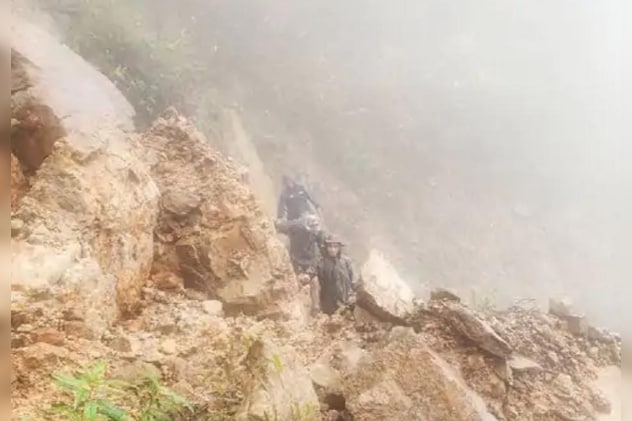 चलाया जा रहा तलाशी अभियान चलाया जा रहा तलाशी अभियान