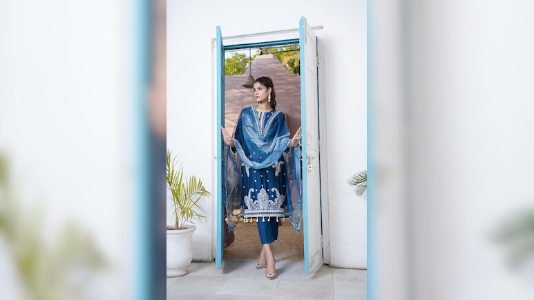 Ethnic Gown लेने का कर रहे हैं विचार, तो ये हैं बेस्ट ऑप्शन, रेट सुन घूम जाएगा सिर Ethnic Gown लेने का कर रहे हैं विचार, तो ये हैं बेस्ट ऑप्शन, रेट सुन घूम जाएगा सिर