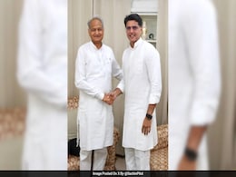Sachin Pilot Meets Ashok Gehlot, Invites Him To Programme On Father's 25th Death Anniversary Sachin Pilot Meets Ashok Gehlot, Invites Him To Programme On Father's 25th Death Anniversary