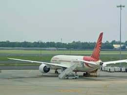 एयर इंडिया की हांगकांग-दिल्ली फ्लाइट में लैंडिंग के बाद एक हिस्से में लगी हल्की आग, सभी यात्री सुरक्षित एयर इंडिया की हांगकांग-दिल्ली फ्लाइट में लैंडिंग के बाद एक हिस्से में लगी हल्की आग, सभी यात्री सुरक्षित