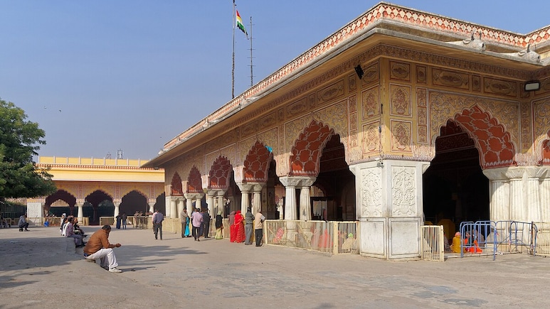 गोविंद देवजी मंदिर में नई दर्शन व्यवस्था, अब रविवार-एकादशी पर होंगे ‘चलते-चलते दर्शन’